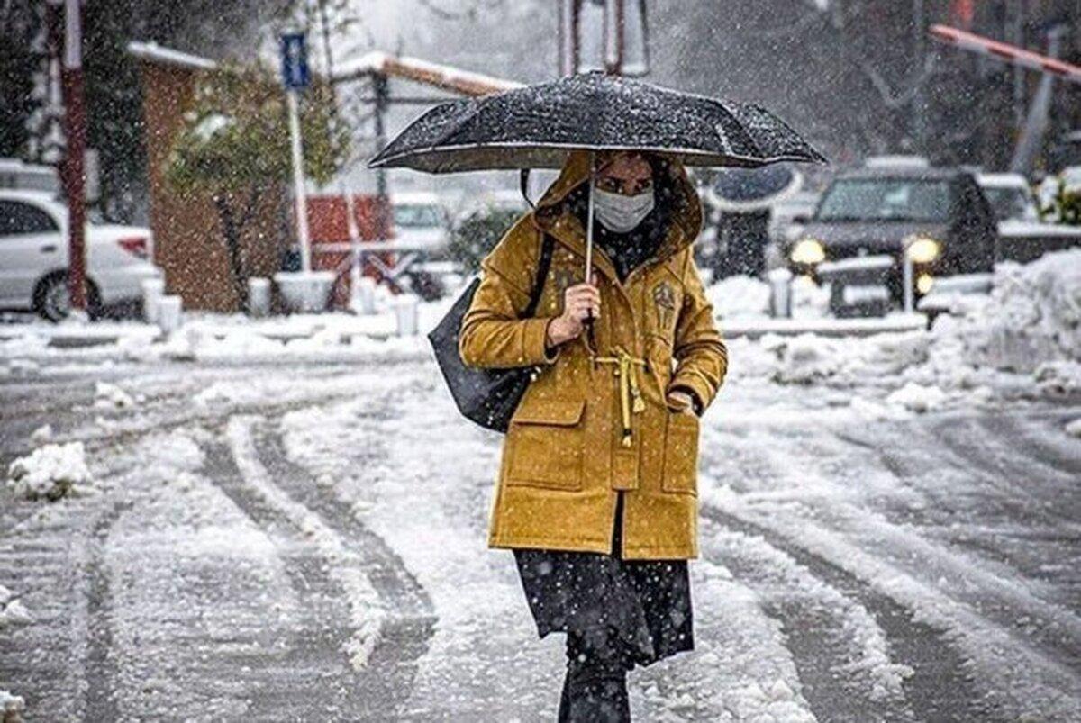 بررسی رفتار تیم‌ها و بازیکنان ‍در‌ شرایط جوی مختلف